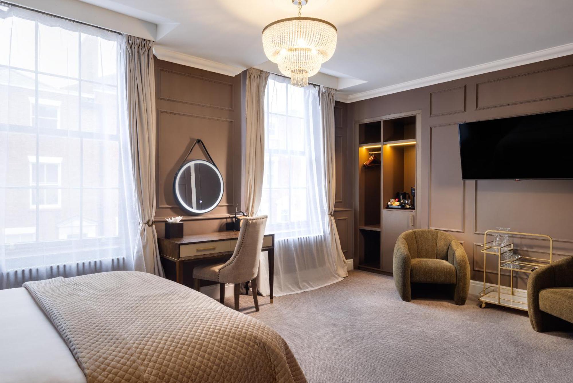 The Seven 5* Chester